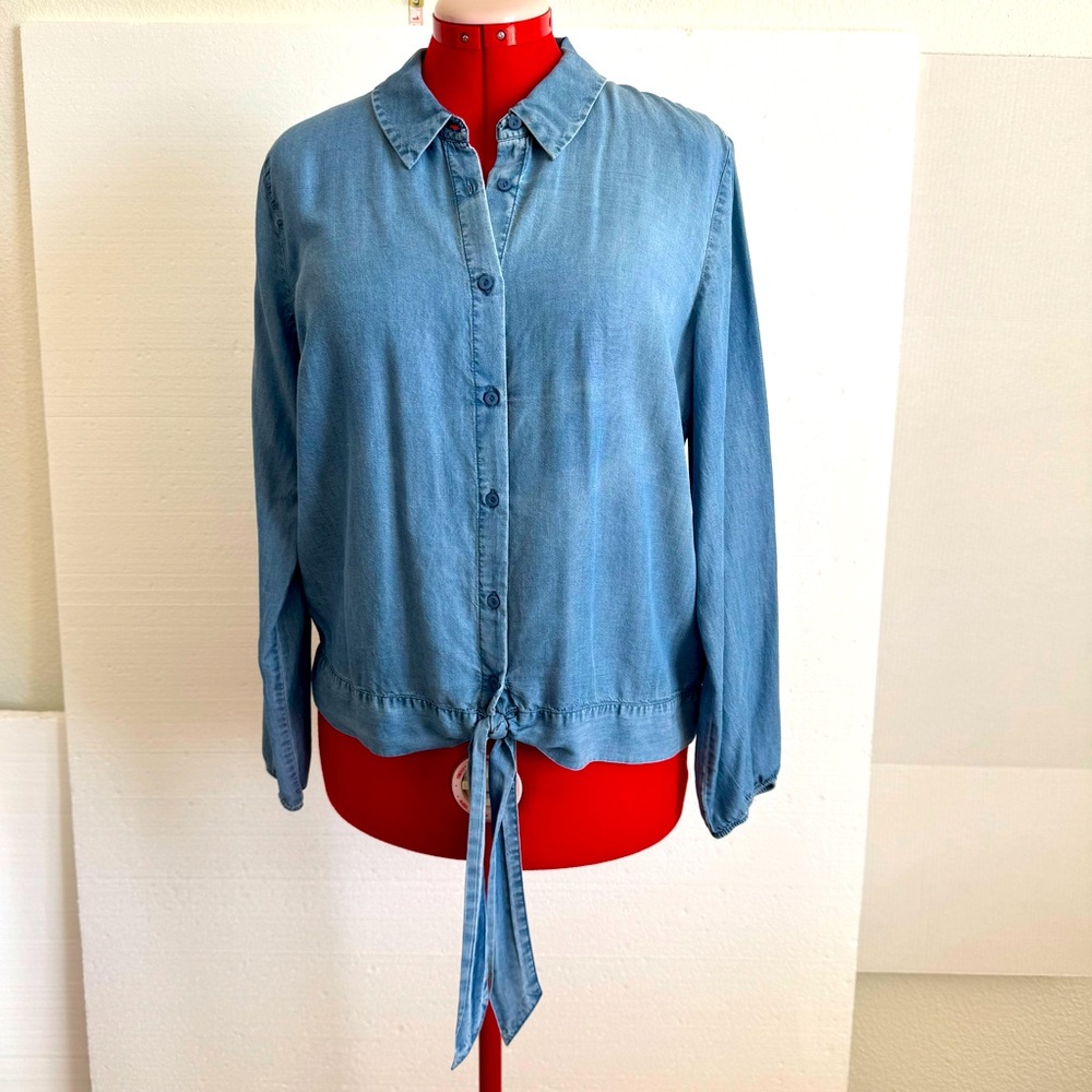 Lauren Conrad Denim Look Lightweight Blue Shirt EUC